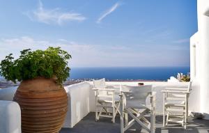 Finikia Memories Hotel Santorini Greece