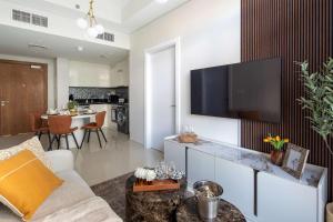 Frank Porter - Aykon City Tower C