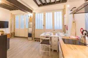 Beautiful apartment in Louvre Museum