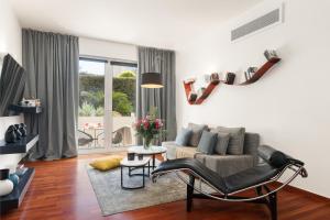 Serena Calm Pool House