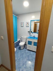 apartamento de tres dormitorios con garaje y todos los servicios cerca