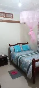 Room near the Entebbe Airport with WiFi - Lugonjo