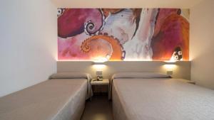 Triple Room with Pool View room in Hotel Riviera