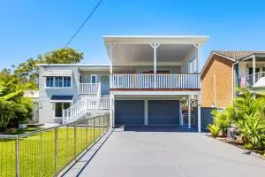 Shoaly House and Shoaly House Cottage - perfect for multiple families & wedding groups - Shoal Bay