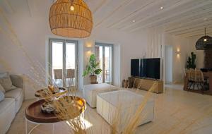 ONEIRO VILLA. ANTIPAROS AS DREAMY AS IT GETS