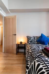 2 Bed Flat - Town Centre- by Holiday Homes