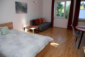 Beautiful apartment with terrace in Warsaw near forest