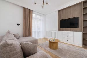 Klimatyzowany Apartament w Krakowie przy Parku z Dwiema Sypialniami i Biurkiem do Pracy Zdalnej by Noclegi Renters