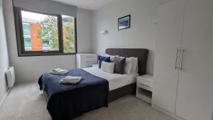 Modern 1 Bed Apt Bracknell- with parking - Wokingham
