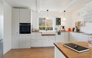 Beautiful Home In Samsø With Wifi