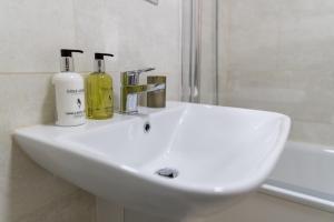 Comfort Heathrow Stay 5 Mins to the Terminal