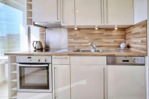 Spacieux 2 chambres TERRASSE, PARKING proche CENTRE VILLE A2B237