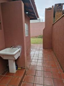 Quarto para quatro pessoas a duas quadras da praia - Balneário Saint Etienne - Matinhos