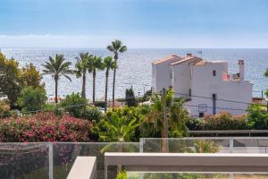 Vista del Mar, sunny penthouse