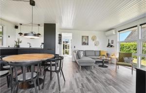 Stunning Home In Bogense With Wifi