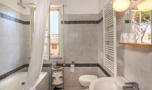 One-Bedroom Apartment with Balcony