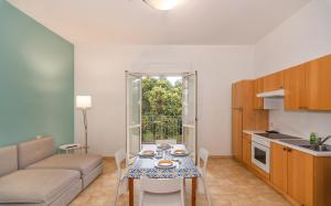 One-Bedroom Apartment with Garden View