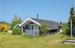 Three-Bedroom Holiday Home In Humble