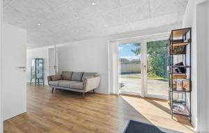 4 Bedroom Beautiful Home In Haarby