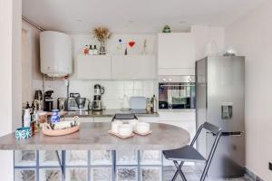 Bel appartement 2 pièces place de la République 75011