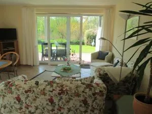 Achtern-Diek-fuer-Geniesser - Schönberger Strand