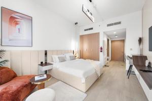 Studio Azizi Riviera 24 Community View