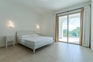 Villa Infinity with Pool by Wonderful Italy