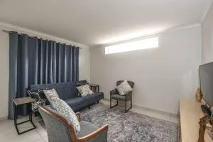 Pet friendly & Close to Beach at 2 Saasveld - Table View