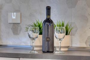 Sacha Apartment by Mamo Florence