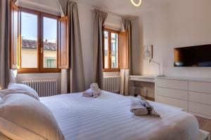 Sacha Apartment by Mamo Florence