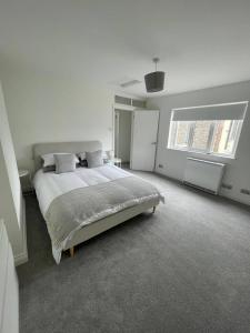 Seaside Retreat - Sleeps 5 garden & parking