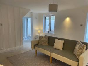 Seaside Retreat - Sleeps 5 garden & parking