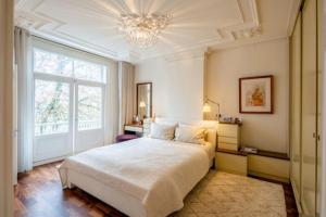 The Elegant Amsterdam Apartment