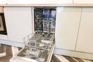 1 bed Apt close to Leeds Arena Sleeps up to 4 people F4