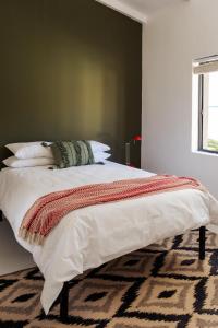 Foools Inn - Trendy Rooms available in the Heart of Sea Point!