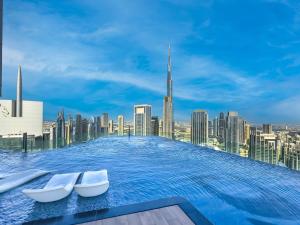 Luxury Apartment at Paramount ..