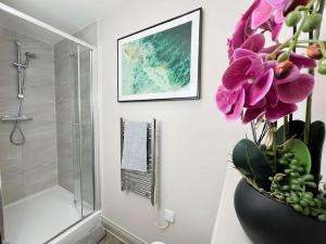 Leeds Central Royale - Sleeps 6 - 4 Beds