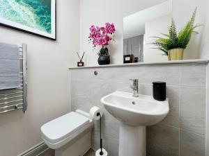 Leeds Central Royale - Sleeps 6 - 4 Beds