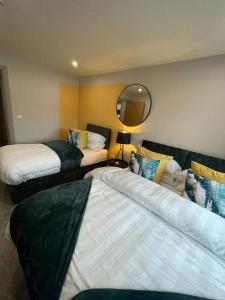 Leeds Central Royale - Sleeps 6 - 4 Beds
