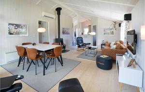 Nice Home In Glesborg With Sauna