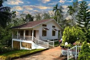 Green Shadows-The Tea Plantation Private Villa by Luxdens Hotels - Chithragiri