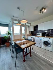 Stuning city views steps from the Iconic Abbey Road crossing