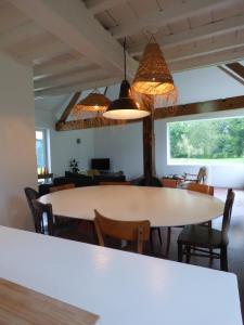 Maisons de vacances Les bleuets, Fermette Picarde avec grand jardin : photos des chambres