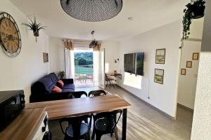 Appartements 067 - Juvignac T2, Golf, Piscine, Clim, Parking : photos des chambres