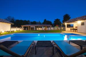 Villa Alba Rossa near Pula for 6 people with private 50 m2 pool only 1 km from the beach