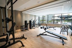 Spacious 1-bedroom Apartment With Pool View