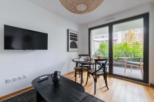 Appartements Appartement lumineux avec terrasse Courbevoie - 4P - FLAT-GUEST : photos des chambres