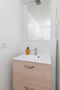 Appartements Studio lumineux avec terrasse Courbevoie - 2P - FLAT-GUEST : photos des chambres
