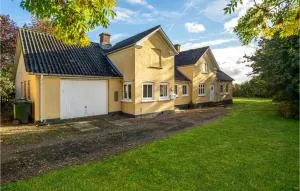 5 Bedroom Beautiful Home In Tranekær - Botofte