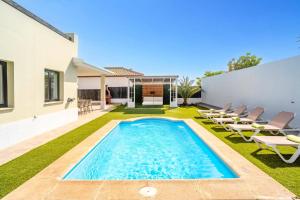 Villa Caleta Olas by Villa Plus